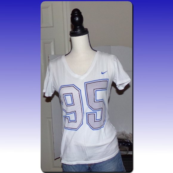 BOGO! Nike V-Neck T-Shirt {L5} - Picture 2 of 3